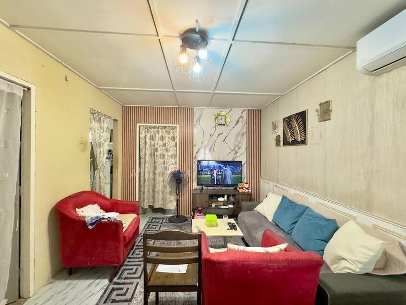 Rumah Flat untuk Dijual di Perumahan Awam Seri Langkawi 2 - Danial Mohd Zaki - Living Room - PropertyGuru.com.my