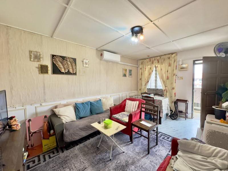 Rumah Flat untuk Dijual di Perumahan Awam Seri Langkawi 2 - Danial Mohd Zaki - Living Room - PropertyGuru.com.my