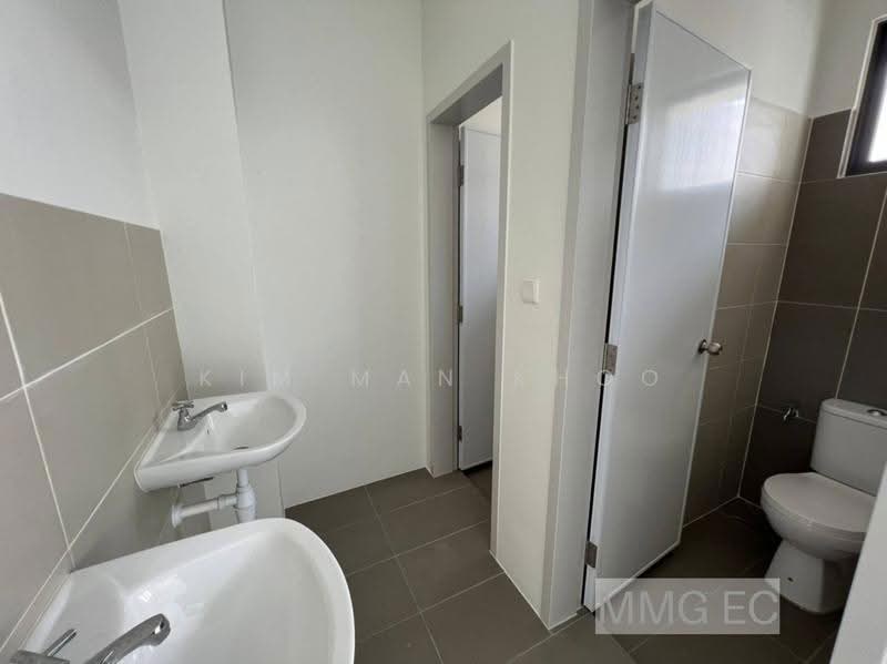 Shop / Office for Rent in Telok Panglima Garang (Selangor) - Kim Man Khoo - Bathroom - PropertyGuru.com.my