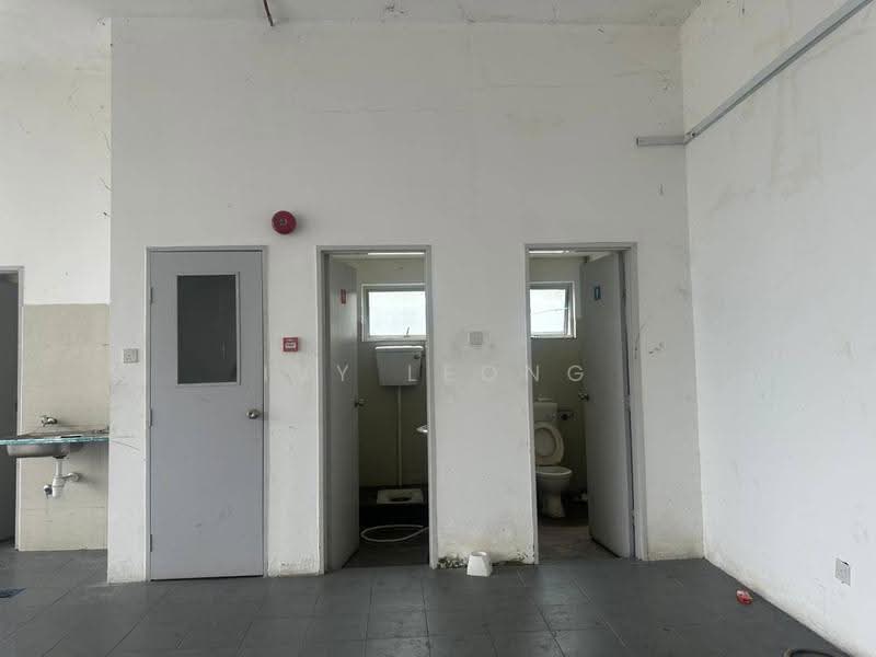 Factory for Sale in Johor Bahru (Johor) - Ivy Leong - Bathroom - PropertyGuru.com.my