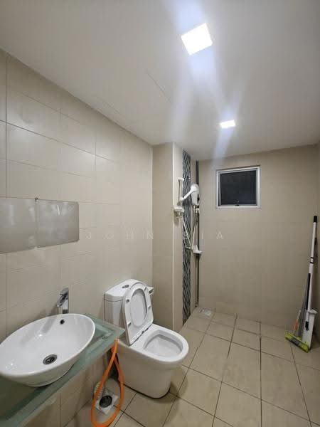 Kediaman Servis untuk Disewa di Greenfield Regency - John Sia - Bathroom - PropertyGuru.com.my