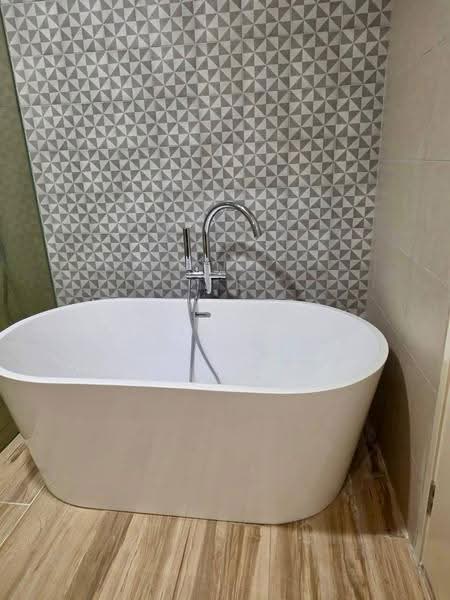 Service Residence for Rent at Hampton Damansara - Fathia Fauzi - Bathroom - PropertyGuru.com.my
