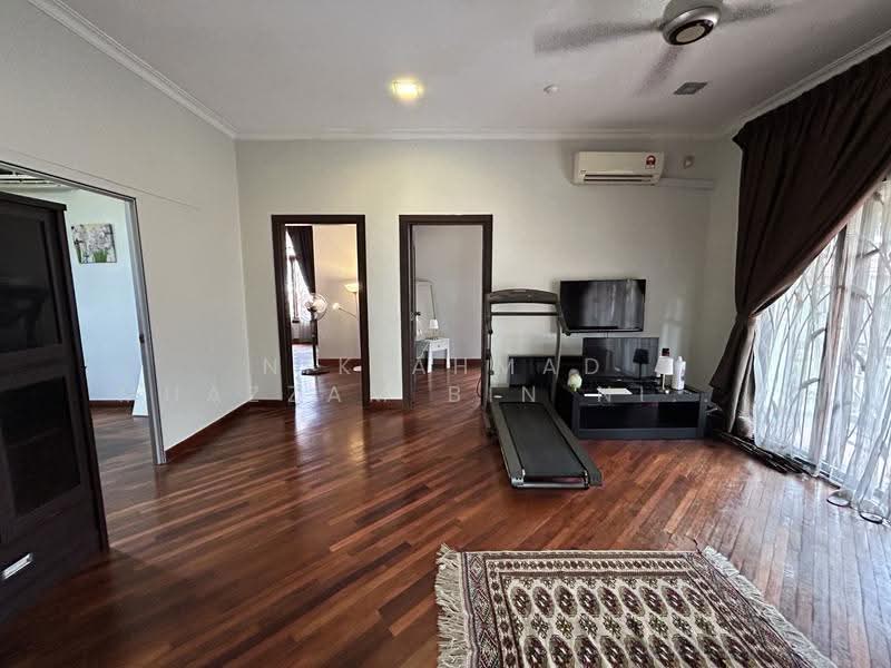 Rumah Banglo untuk Dijual di Seksyen 27 (Shah Alam) - Nik Ahmad Muazzam Bin Nik Mazlan - Living Room - PropertyGuru.com.my