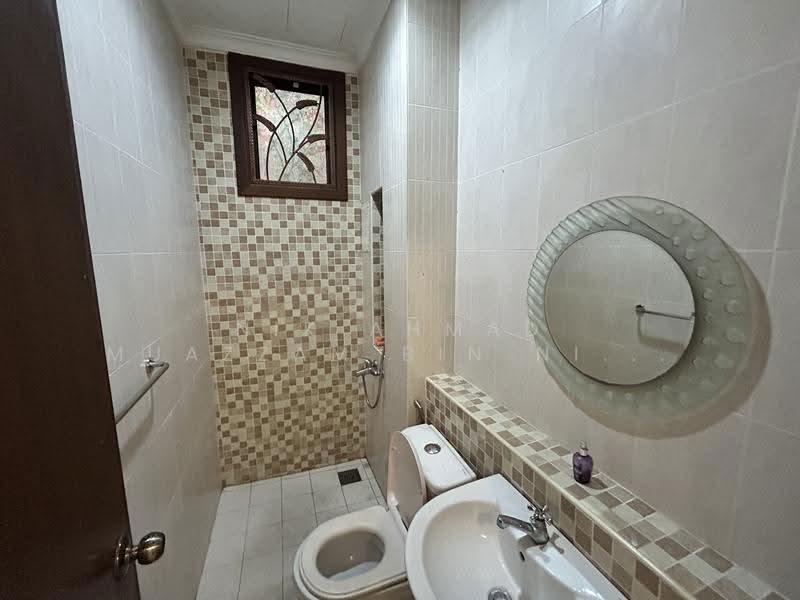 Rumah Banglo untuk Dijual di Seksyen 27 (Shah Alam) - Nik Ahmad Muazzam Bin Nik Mazlan - Bathroom - PropertyGuru.com.my
