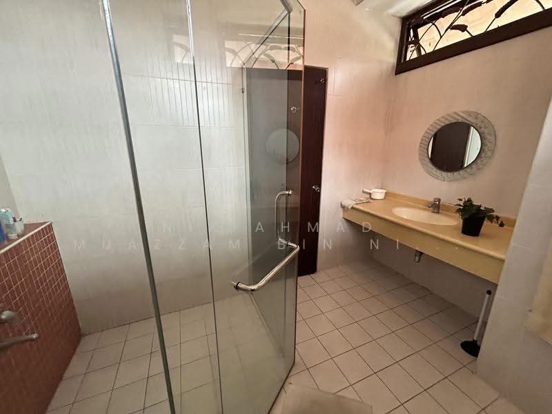 Rumah Banglo untuk Dijual di Seksyen 27 (Shah Alam) - Nik Ahmad Muazzam Bin Nik Mazlan - Bathroom - PropertyGuru.com.my