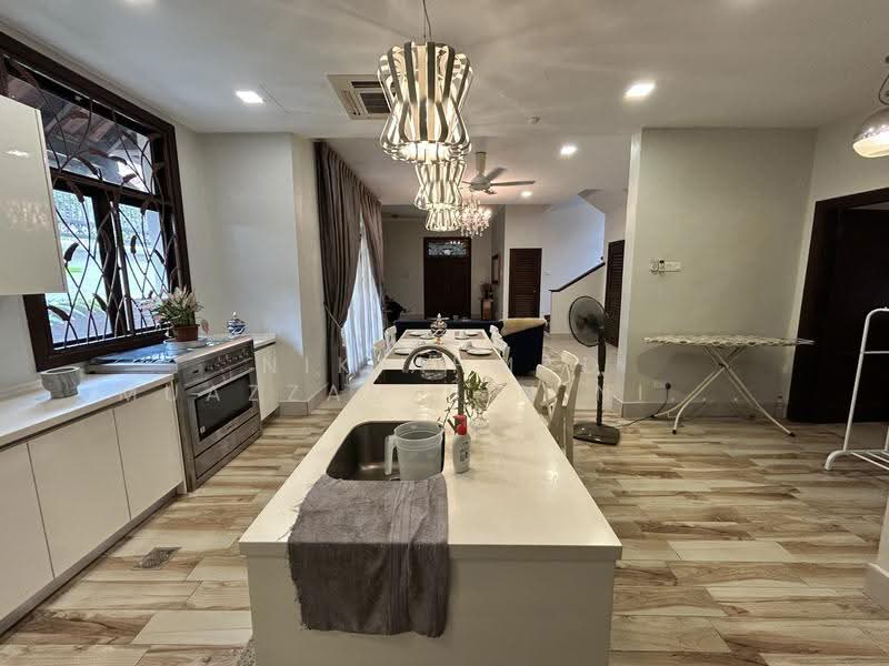 Rumah Banglo untuk Dijual di Seksyen 27 (Shah Alam) - Nik Ahmad Muazzam Bin Nik Mazlan - Kitchen - PropertyGuru.com.my