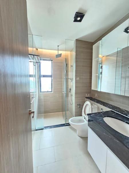Condominium for Rent at Bay 21 - Jzellyn Ma - Bathroom - PropertyGuru.com.my