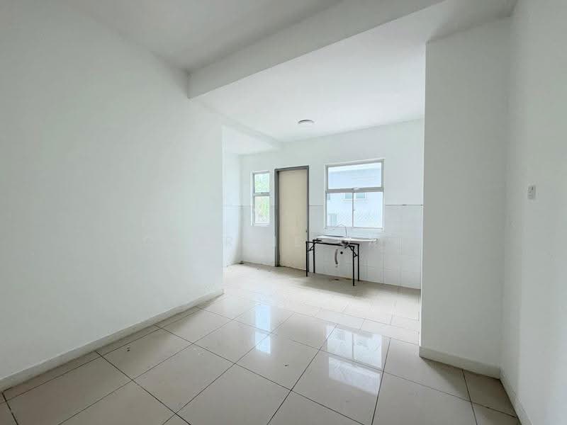 Rumah Teres 2-Tingkat untuk Disewa di Bandar Saujana Putra (Tanjong Duabelas) - Charlie Gan - Kitchen - PropertyGuru.com.my