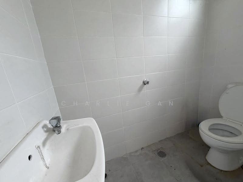 Rumah Teres 2-Tingkat untuk Disewa di Bandar Saujana Putra (Tanjong Duabelas) - Charlie Gan - Bathroom - PropertyGuru.com.my