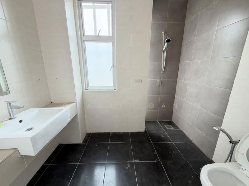Rumah Teres 2-Tingkat untuk Disewa di Bandar Saujana Putra (Tanjong Duabelas) - Charlie Gan - Bathroom - PropertyGuru.com.my