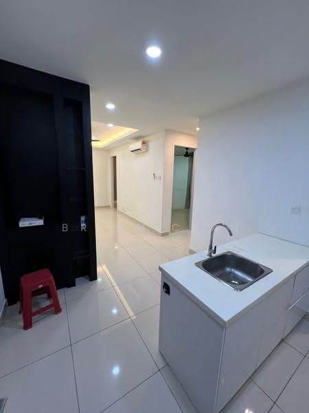 Kediaman Servis untuk Dijual di H2O Residences - Bryan Chan - Kitchen - PropertyGuru.com.my