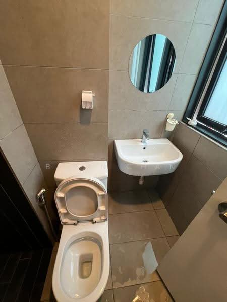 Kediaman Servis untuk Dijual di H2O Residences - Bryan Chan - Bathroom - PropertyGuru.com.my