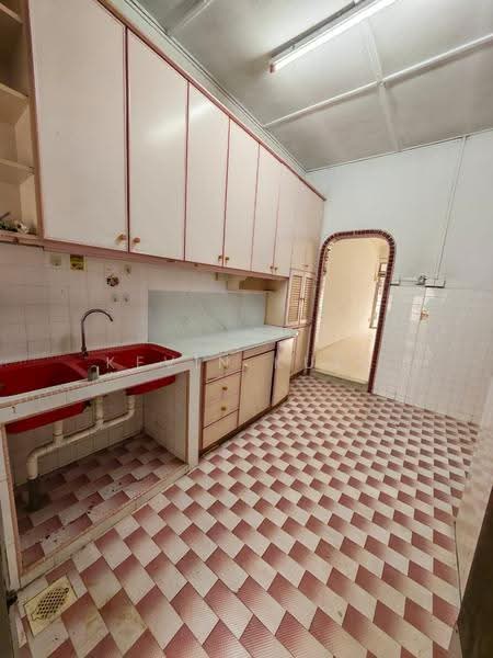 1-storey Terraced House for Sale in Taman Johor Jaya (Johor Bahru) - Kevin Kuek - Kitchen - PropertyGuru.com.my