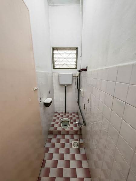 1-storey Terraced House for Sale in Taman Johor Jaya (Johor Bahru) - Kevin Kuek - Bathroom - PropertyGuru.com.my