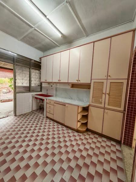 1-storey Terraced House for Sale in Taman Johor Jaya (Johor Bahru) - Kevin Kuek - Kitchen - PropertyGuru.com.my