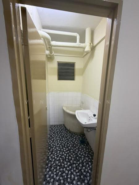 Rumah Flat untuk Disewa di Taman Tun Teja - Vincent Tan - Bathroom - PropertyGuru.com.my