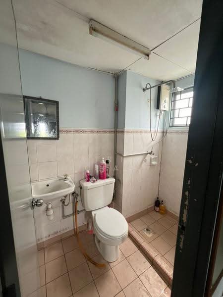 Kondominium untuk Dijual di Ketumbar Heights - Katrina Chan - Bathroom - PropertyGuru.com.my