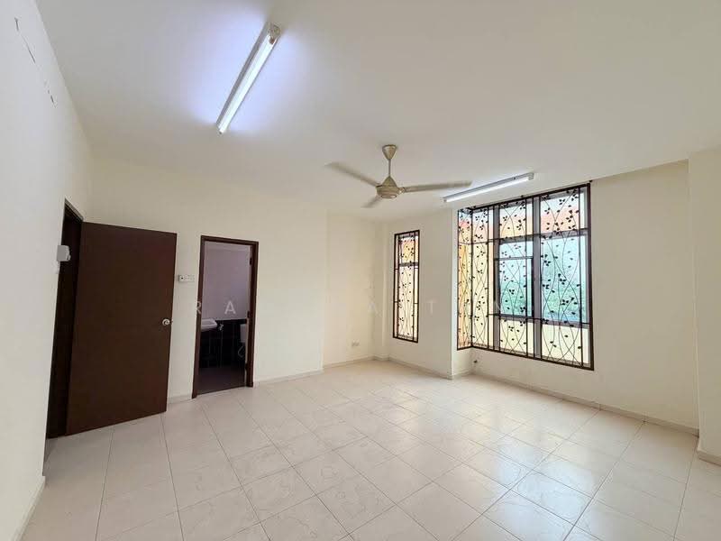 Rumah Teres 2-Tingkat untuk Dijual di Taman Angkasa Nuri (Durian Tunggal) - Ramona Tan - PropertyGuru.com.my