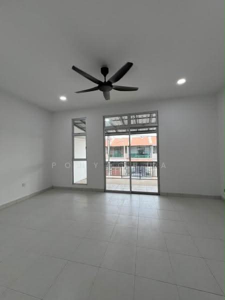 2-storey Terraced House for Rent in Taman Pulai Mutiara (Iskandar Puteri (Nusajaya)) - Pony Chua - Living Room - PropertyGuru.com.my