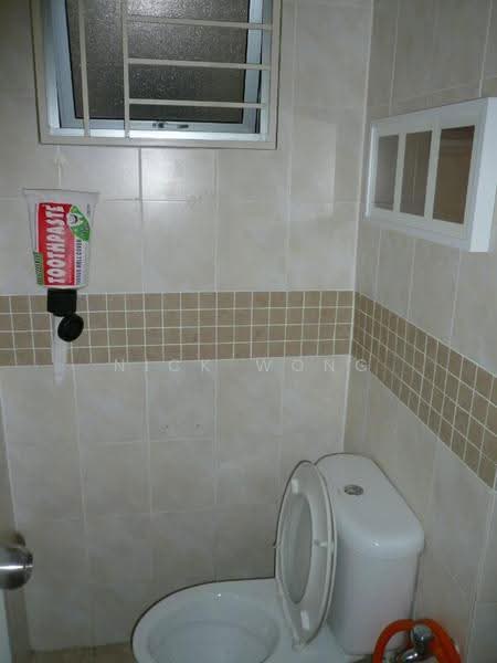 Pangsapuri untuk Disewa di Puteri Bayu Apartment - Nick Wong - Bathroom - PropertyGuru.com.my