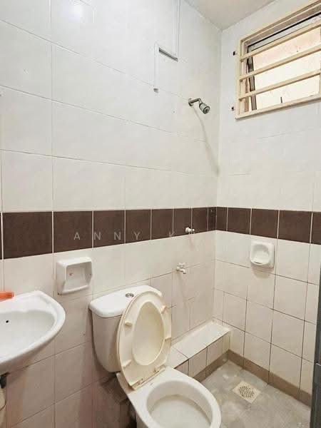 Pangsapuri untuk Dijual di Putatan Platinum Apartment - ANNY KHOO - Bathroom - PropertyGuru.com.my