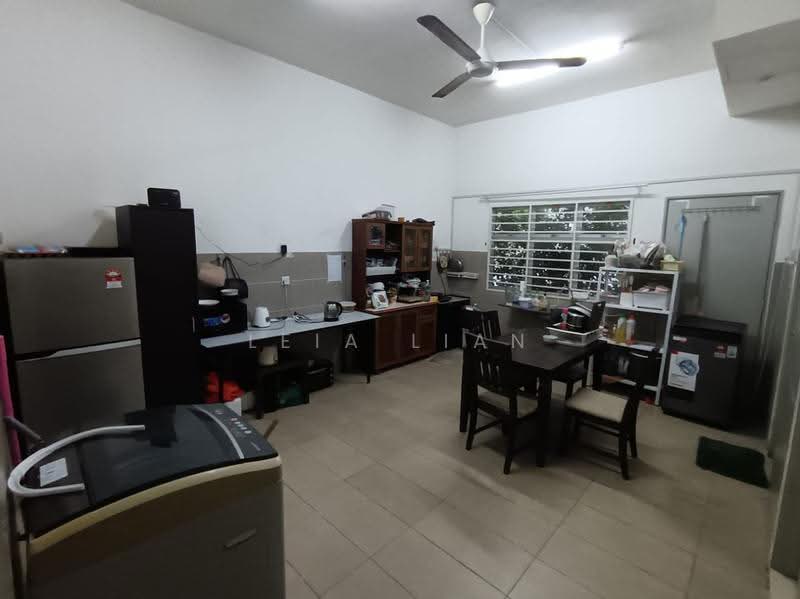 Townhouse for Rent in Bandar Saujana Putra (Tanjong Duabelas) - Leia Lian - Kitchen - PropertyGuru.com.my