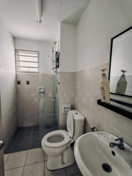Kediaman Servis untuk Dijual di Alanis Residence - Wan Azemi Wan Daud - Bathroom - PropertyGuru.com.my
