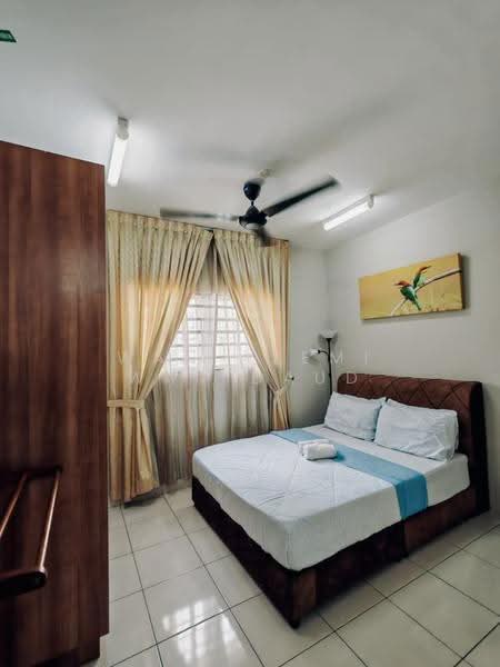 Kediaman Servis untuk Dijual di Alanis Residence - Wan Azemi Wan Daud - Bedroom - PropertyGuru.com.my