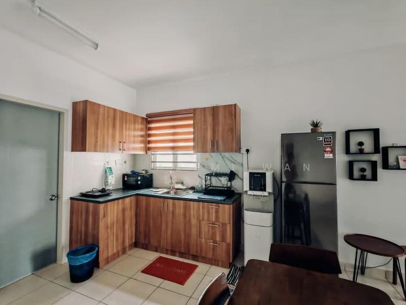 Kediaman Servis untuk Dijual di Alanis Residence - Wan Azemi Wan Daud - Kitchen - PropertyGuru.com.my