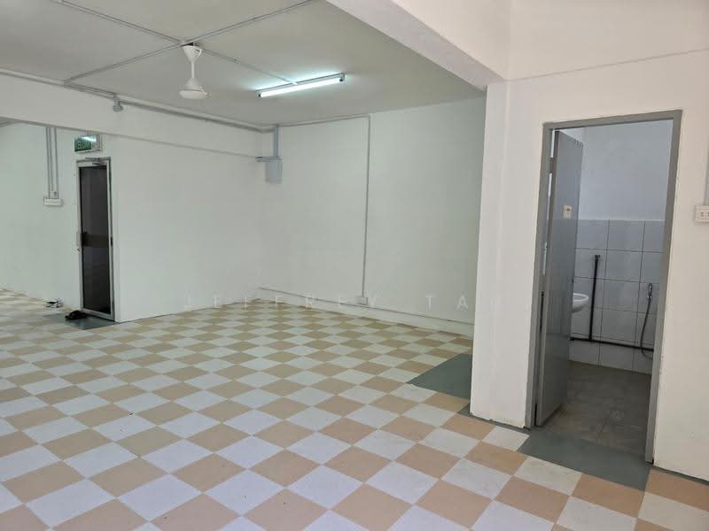 Kedai / Pejabat untuk Disewa di Jalan Sungai Dua (Gelugor) - Jeffrey Tan - Bathroom - PropertyGuru.com.my