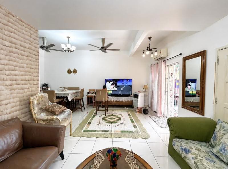 Rumah Teres 2-Tingkat untuk Dijual di Bandar Tun Hussein Onn (Cheras) - Aizat Saifulrullah - Living Room - PropertyGuru.com.my