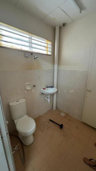 2-storey Terraced House for Rent in Teluk Kumbar (Penang) - Lucas Lim - Bathroom - PropertyGuru.com.my