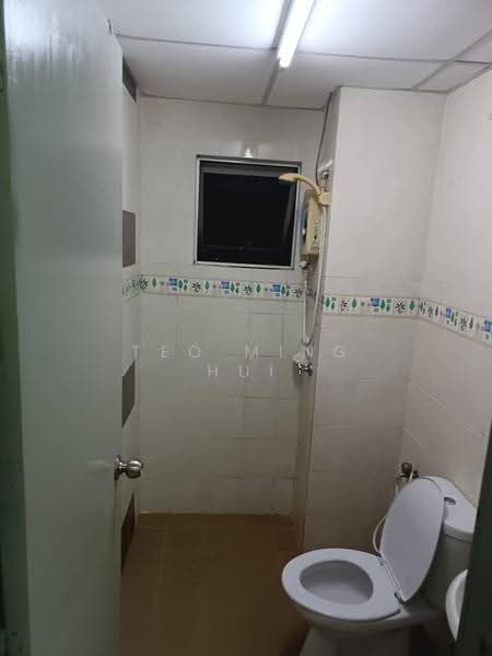 Kediaman Servis untuk Dijual di South City (Perdana Selatan) Block A & B - TEO MING HUI - Bathroom - PropertyGuru.com.my