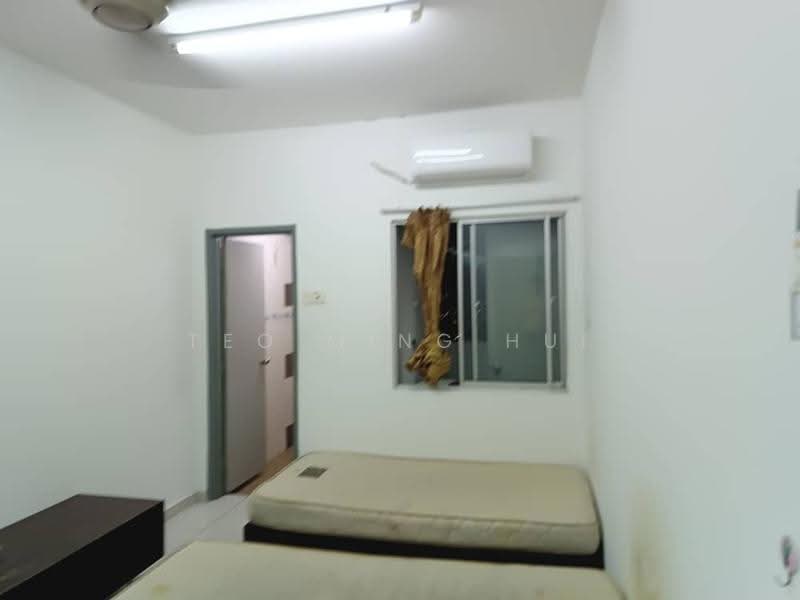 Kediaman Servis untuk Dijual di South City (Perdana Selatan) Block A & B - TEO MING HUI - Bedroom - PropertyGuru.com.my