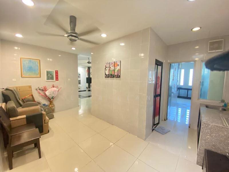 Semi-Detached House for Sale in Bandar Saujana Putra (Tanjong Duabelas) - Leia Lian - Living Room - PropertyGuru.com.my