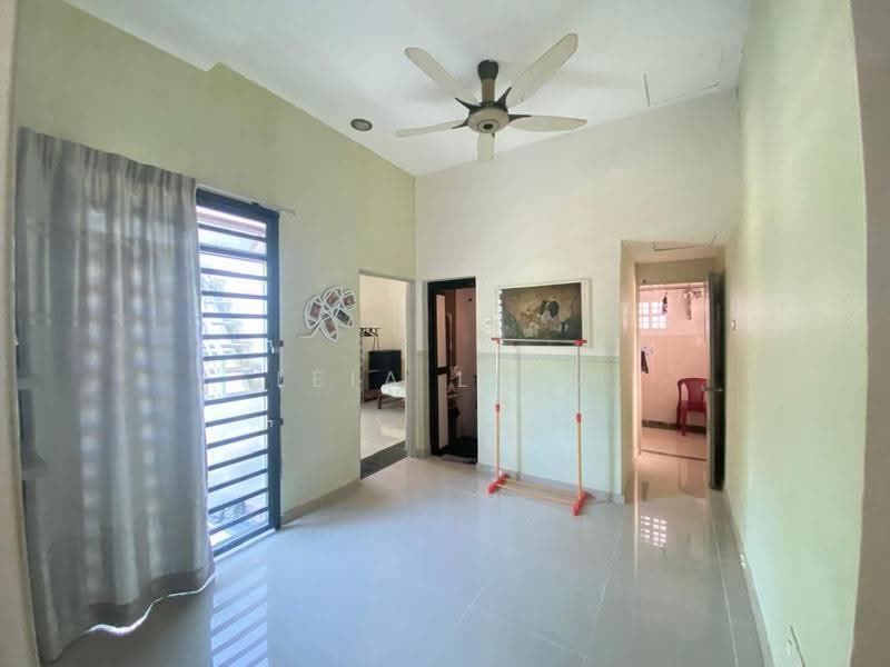 Semi-Detached House for Sale in Bandar Saujana Putra (Tanjong Duabelas) - Leia Lian - Living Room - PropertyGuru.com.my