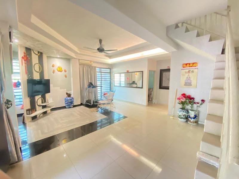 Semi-Detached House for Sale in Bandar Saujana Putra (Tanjong Duabelas) - Leia Lian - Living Room - PropertyGuru.com.my