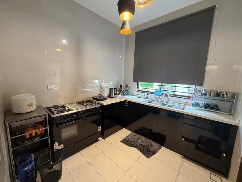 Rumah Banglo untuk Disewa di Diamond City (Semenyih) - Rainnie Ang - Kitchen - PropertyGuru.com.my