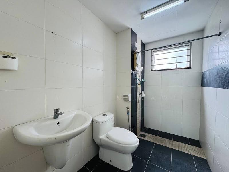 Kondominium untuk Dijual di Tiara ParkHomes - Fauran Nawawi - Bathroom - PropertyGuru.com.my