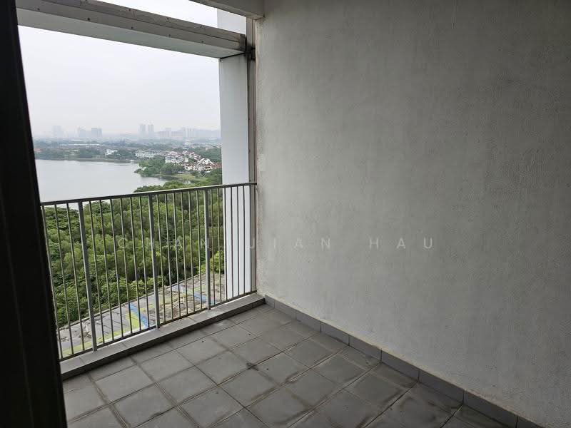 Kediaman Servis untuk Dijual di The Wharf Residence - Chan Jian Hau - Balcony - PropertyGuru.com.my