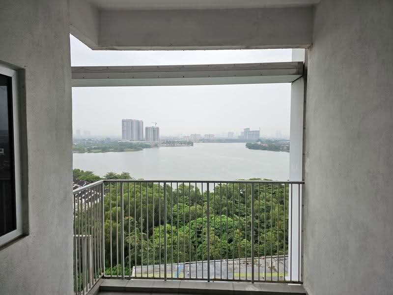 Kediaman Servis untuk Dijual di The Wharf Residence - Chan Jian Hau - Balcony - PropertyGuru.com.my
