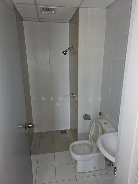 Kediaman Servis untuk Dijual di The Wharf Residence - Chan Jian Hau - Bathroom - PropertyGuru.com.my