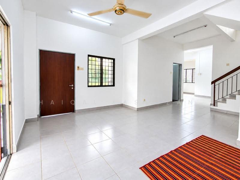 Rumah Teres 2-Tingkat untuk Dijual di Taman Impian Putra (Bangi) - Haiqal Kasmizan - Living Room - PropertyGuru.com.my