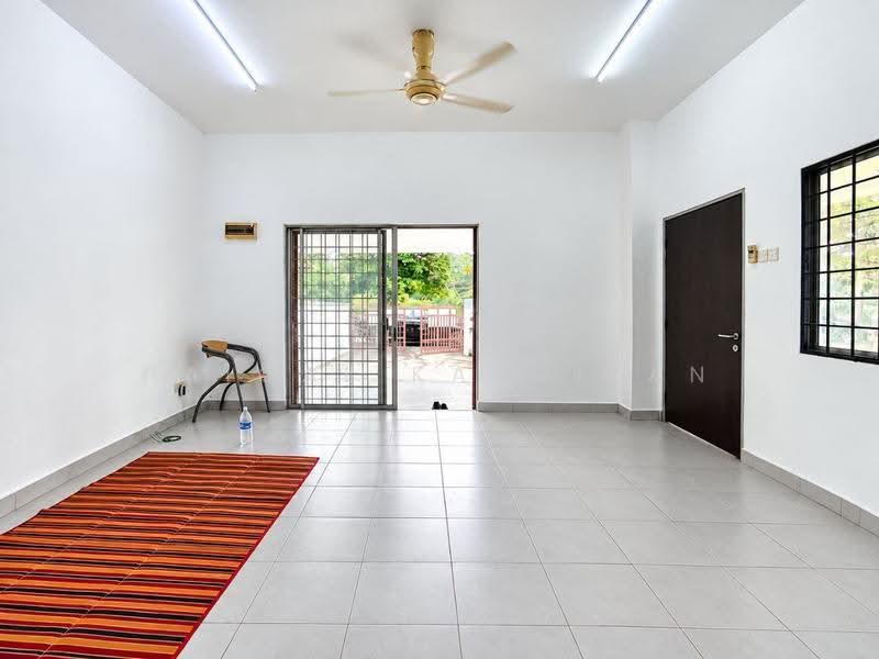 Rumah Teres 2-Tingkat untuk Dijual di Taman Impian Putra (Bangi) - Haiqal Kasmizan - Living Room - PropertyGuru.com.my