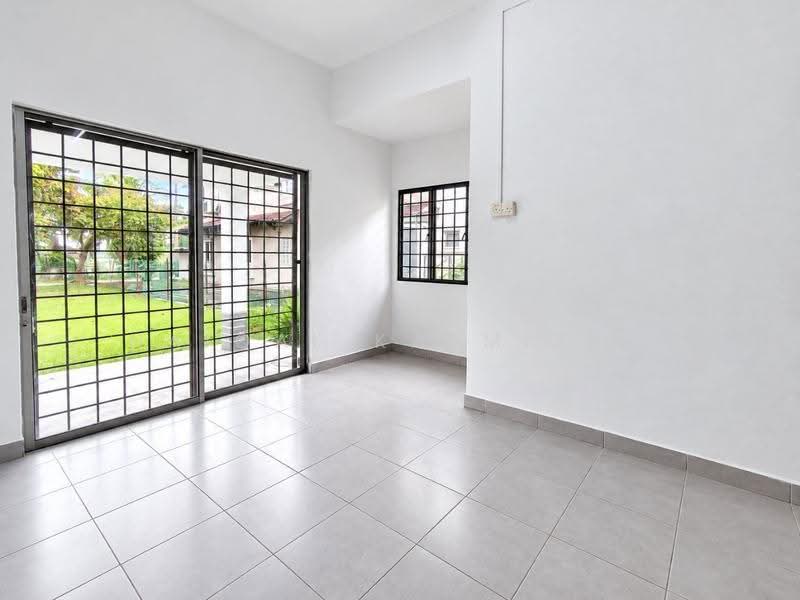 Rumah Teres 2-Tingkat untuk Dijual di Taman Impian Putra (Bangi) - Haiqal Kasmizan - Living Room - PropertyGuru.com.my
