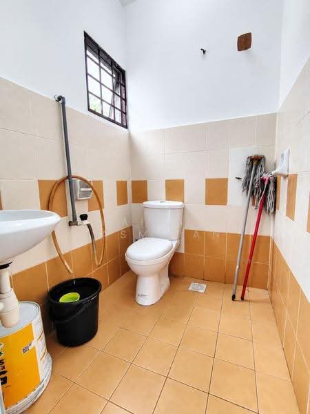 Rumah Teres 2-Tingkat untuk Dijual di Taman Impian Putra (Bangi) - Haiqal Kasmizan - Bathroom - PropertyGuru.com.my