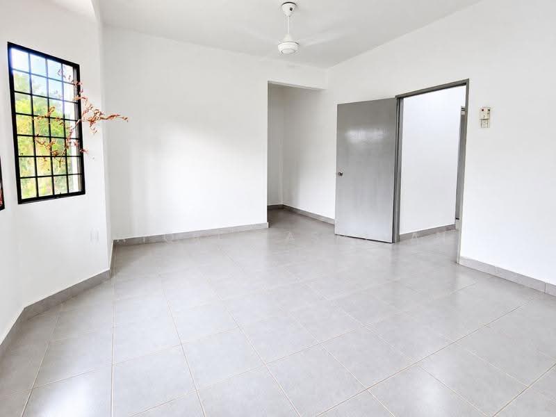 Rumah Teres 2-Tingkat untuk Dijual di Taman Impian Putra (Bangi) - Haiqal Kasmizan - Living Room - PropertyGuru.com.my