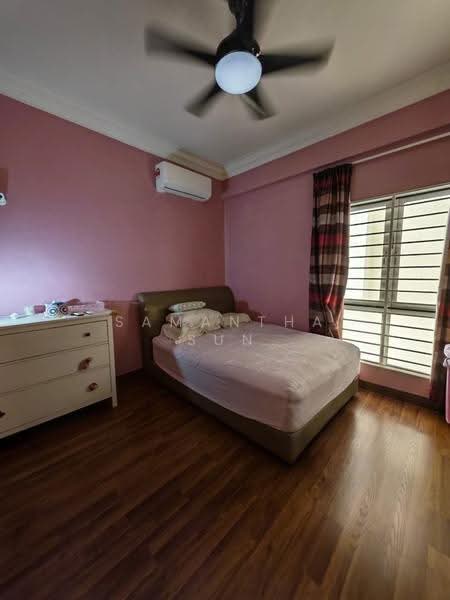 Middle Room