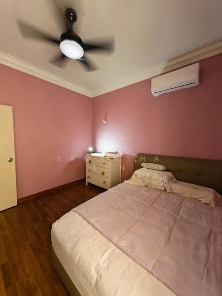 Middle Room