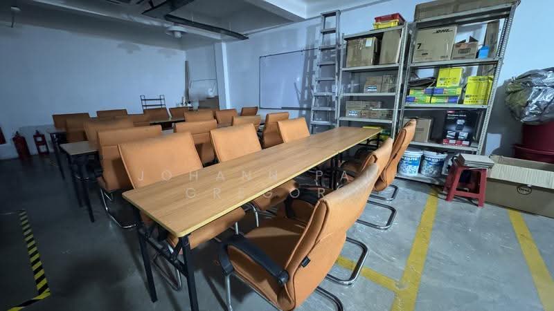Kedai / Pejabat untuk Dijual di Brickfields (Kuala Lumpur) - Johann Paul Gregory - Study - PropertyGuru.com.my